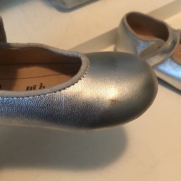 Toddler girls size 26 Old Soles Silver Dress Shoes - Picture 5 of 6